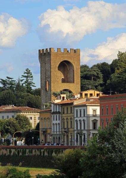 Florenz italien mit altem turm namens torre san niccolo in italien — Stockfoto