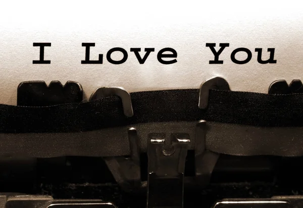Je t'aime écrit avec la vieille machine à écrire — Photo