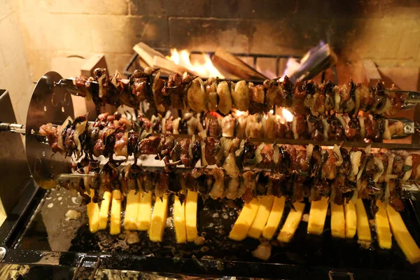 Muitos passarinhos cozinhados em fogo — Fotografia de Stock