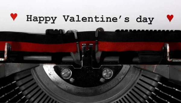 Texto Feliz día de San Valentín en la máquina de escribir — Foto de Stock