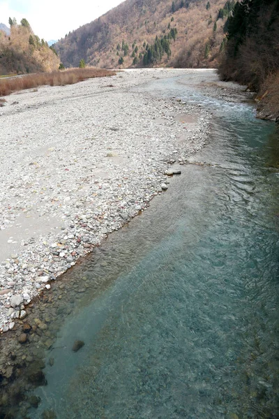 Small river  that crosses a mountainous zone — Stock Photo, Image