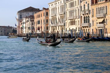 Venice, İtalya - 31 Aralık 2015: birçok antik Saray ve gond