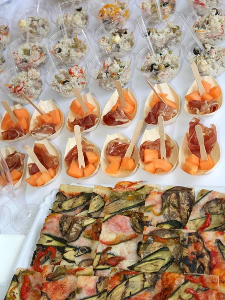 Buffet with rice pizza and ham with melon during the wedding rec — Stock Photo, Image