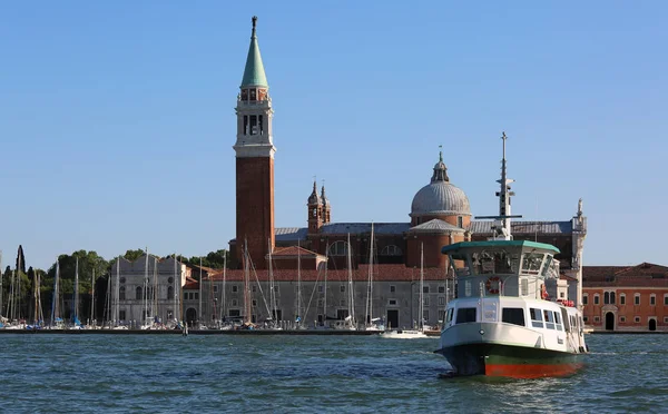 Venecia Italia la iglesia de San Jorge llamada San Giorgio Magg —  Fotos de Stock