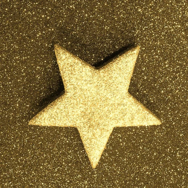 Una grande stella d'argento brillante su sfondo dorato — Foto Stock