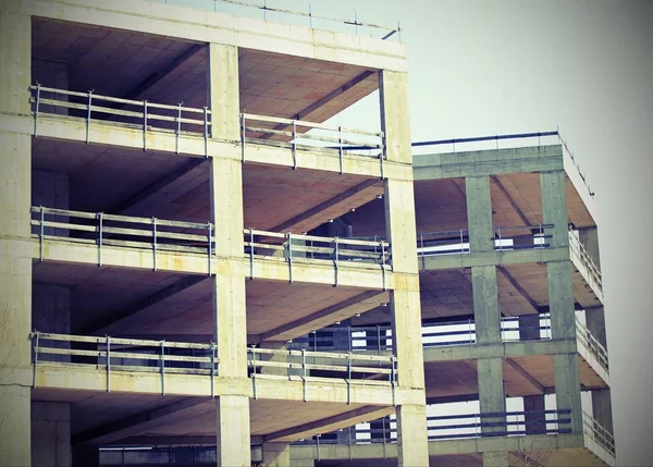 Gebouw in aanbouw met gewapend beton wanden met — Stockfoto