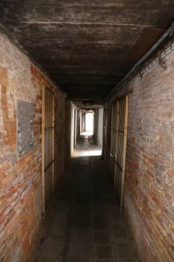 Venedik'te bir antik Palace altındaki uzun tünelde