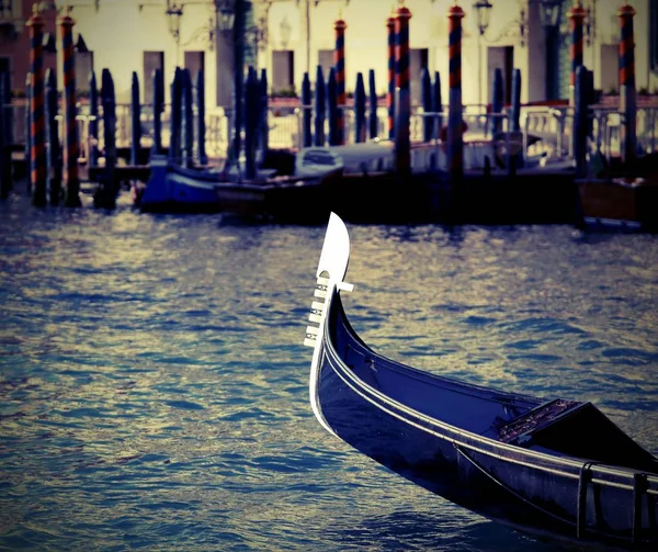 Barco Venecia Italia llamado GONDOLA en el Gran Canal —  Fotos de Stock
