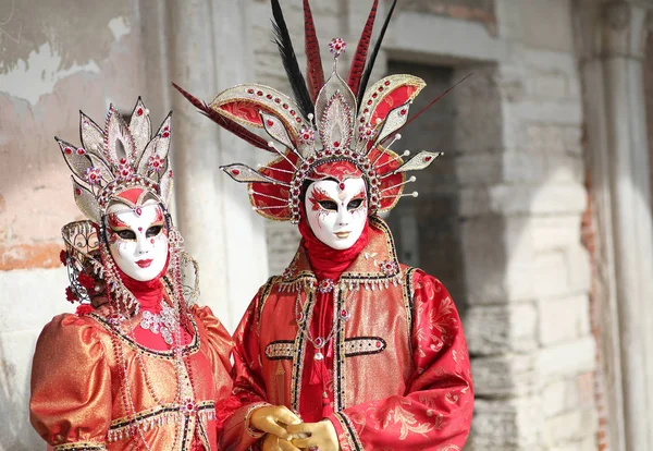 Veneza, Itália - 5 de fevereiro de 2018: pessoas com trajes antigos — Fotografia de Stock