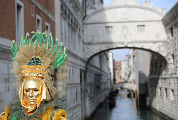 Venice, Italy - February 5, 2018: person with golden mask — Stock Photo, Image