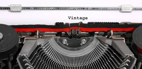 VINTAGE scritto con la vecchia macchina da scrivere a pagina — Foto Stock