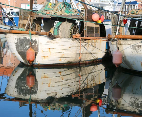 Два промислові рибальські човни — стокове фото