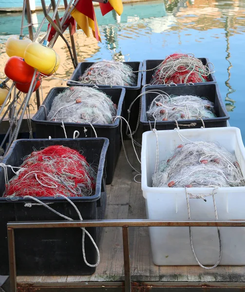 Cajas con redes de pesca en el buque industrial —  Fotos de Stock