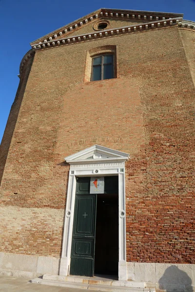 붉은 벽돌에서 Chioggia, Ve, 이탈리아-2018 년 2 월 11 일: 교회 — 스톡 사진