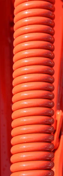 Largo gran muelle industrial rojo de un coche — Foto de Stock