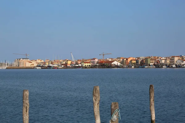 Stadtbild einer kleinen Stadt namens sottomarina in der Nähe von Venedig in Italien — Stockfoto