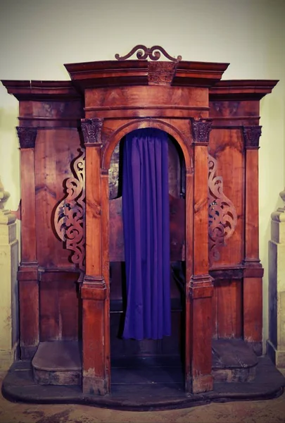 Ancient wooden confessional with vintage effect — Stock Photo, Image