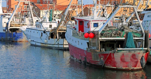 Barca da pesca rossa — Foto Stock