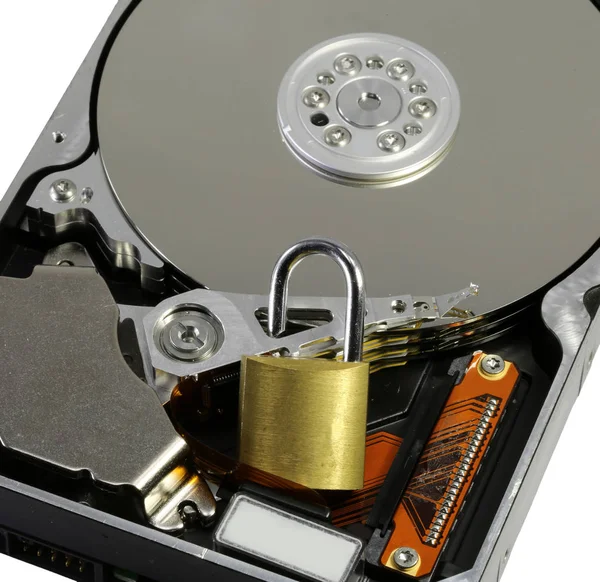 Mecazi olarak verilerin güvenliğini sağlamak için bir kilit ile sabit disk — Stok fotoğraf