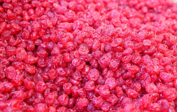 Cerejas cristalizadas vermelhas para venda na loja de doces — Fotografia de Stock