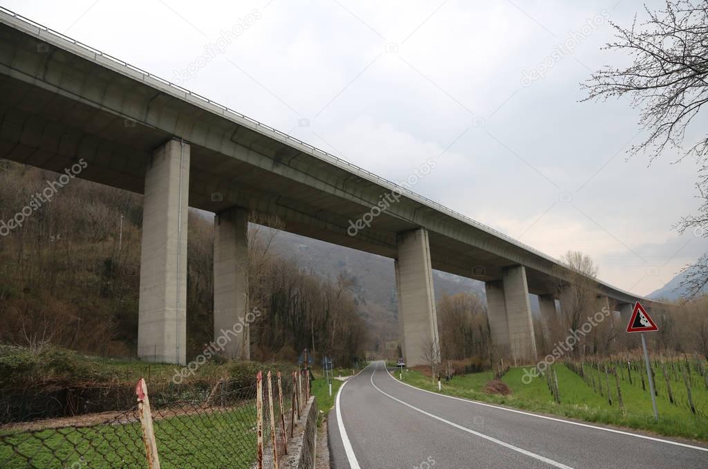 very big elevated highway maked with concrete pylons