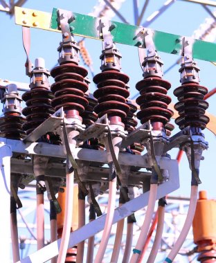 yüksek gerilim trafo izolatörler