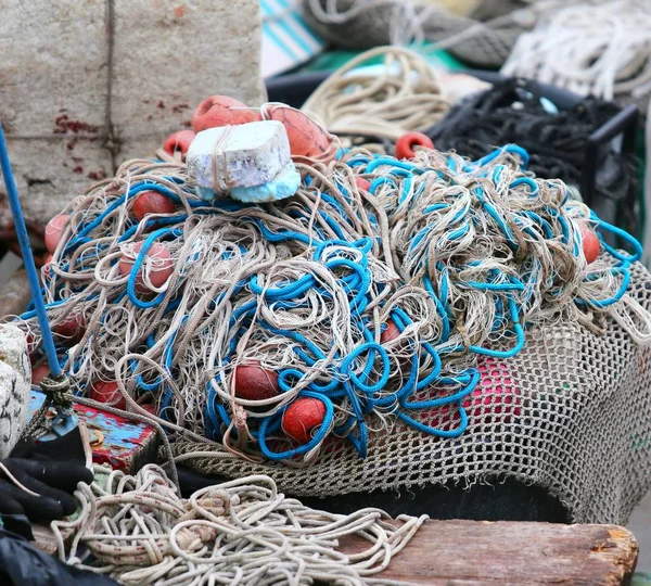 Рибальські сітки, що використовуються рибалкою — стокове фото