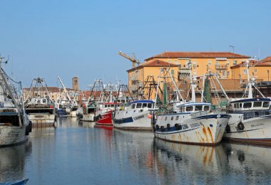 Chioggia, Ve, İtalya - 11 Şubat 2018: geniş kanal balıkçılık ile