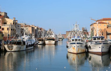 Chioggia, Ve, İtalya - 11 Şubat 2018: balıkçı tekneleri demirleyen