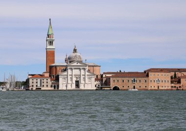 Venedik İtalya Saint George Kilisesi ve bel ile Giudecca Canal