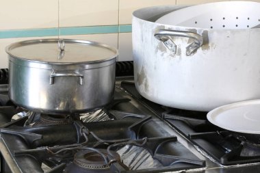 bir şirket kantin endüstriyel mutfak ocakta tencere