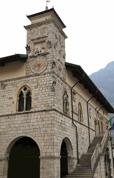 Hôtel de ville d'une ville italienne — Photo