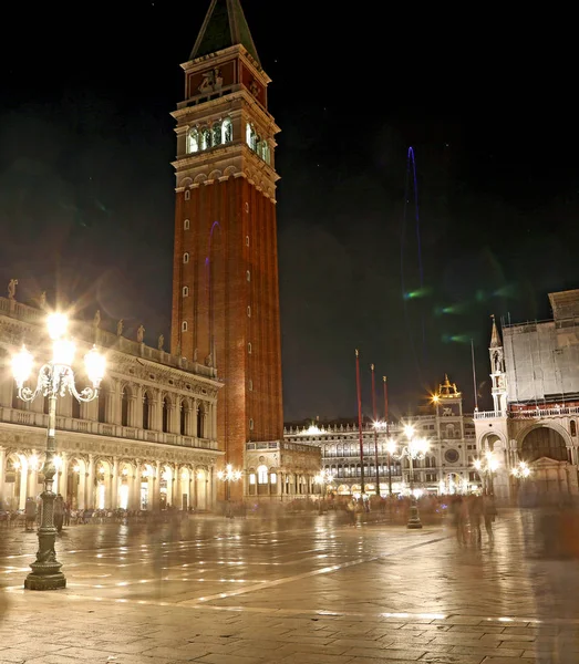 Itália Torre de sino de Veneza à noite com longa exposição — Fotografia de Stock