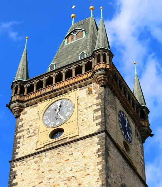 Detail eines Turms in Prag in der Tschechischen Republik — Stockfoto