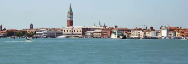 Island of venice with ancient palaces and bell towers with long — Stock Photo, Image