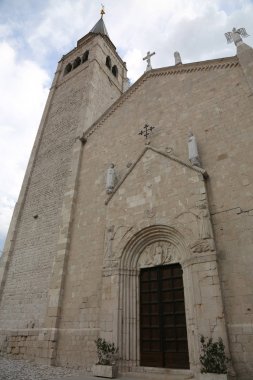 Kuzey İtalya'daki Venzone şehrin Katedrali. Kilise ve çan
