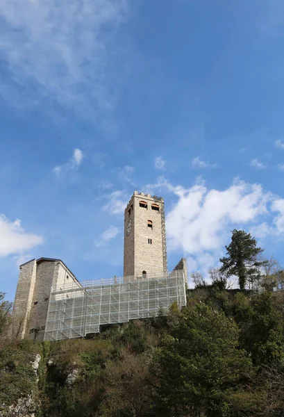 Gemona, UD, Italia - 1 aprile 2018: Castello — Foto Stock