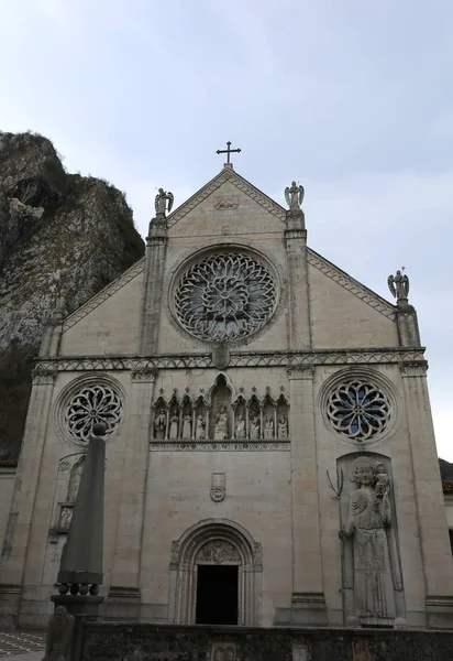 Gemona, ud, italien - 1. april 2018: kathedrale — Stockfoto