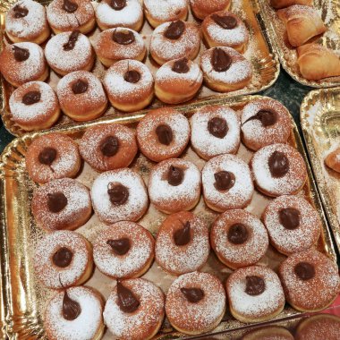 tatlı krema dolgulu donuts satış için