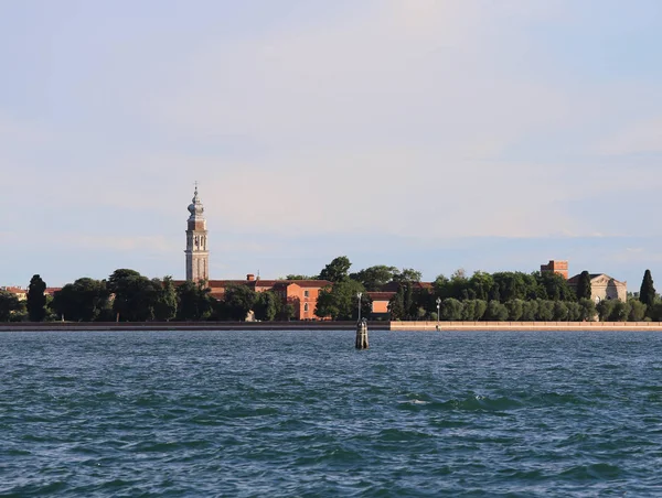 Insel namens san lazzaro degli armeni in der Lagune von Venedig in — Stockfoto