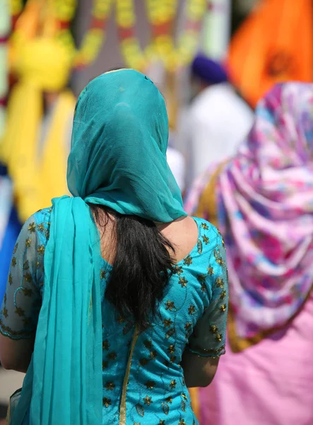 Sikh žena s dlouhými černými vlasy — Stock fotografie