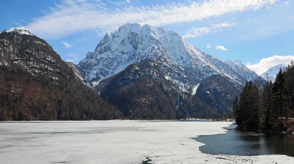 Malé alpské jezero — Stock fotografie