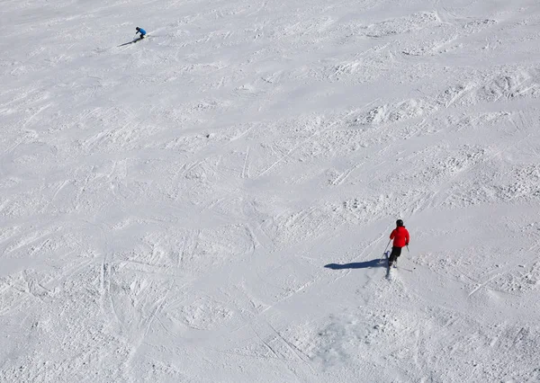 Skifahrer auf der Piste — Stockfoto