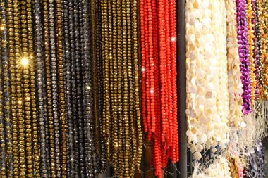 Satılık piyasada birçok kolye