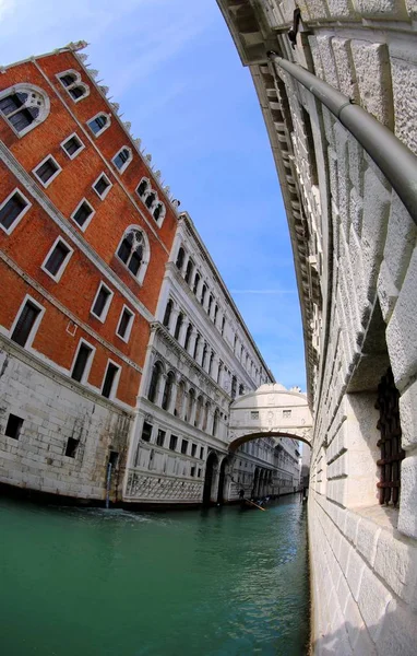 Bridge of sighs and old ducal palace photographed by fish eye le — Stock Photo, Image