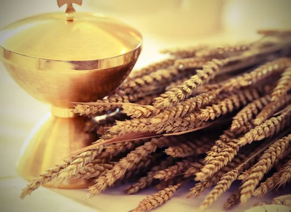 Пшениця і Нет золота чаша на вівтарі — стокове фото