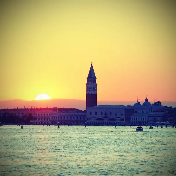 SUNSET in VENICE in Italy and the Campanile of St. Mark with vin — Stock Photo, Image