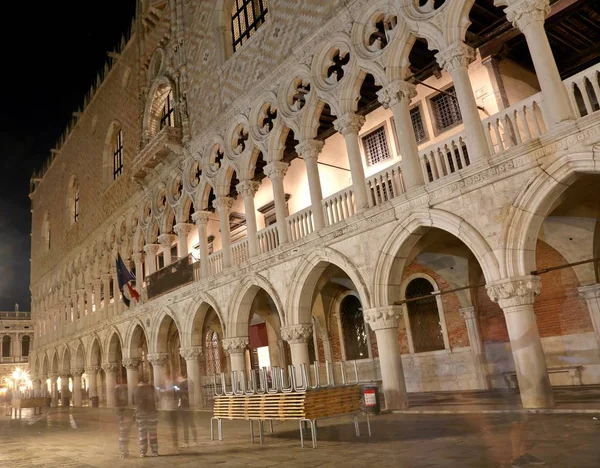 Doge s gebouw een afkorting Ducal plaatsen in Venetië — Stockfoto