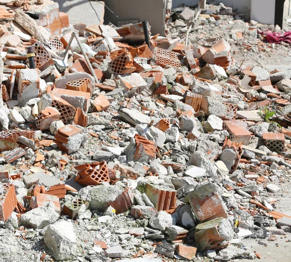 Много поврежденных домов — стоковое фото