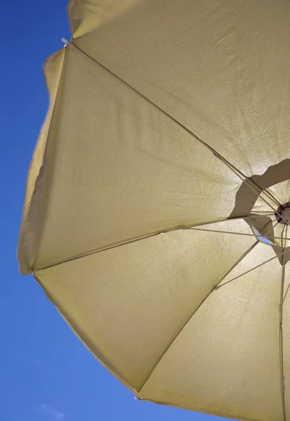 Žluté slunce deštník — Stock fotografie